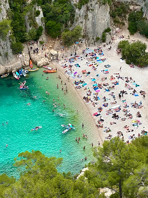 Détente et baignade à la calanque d'En-Vau