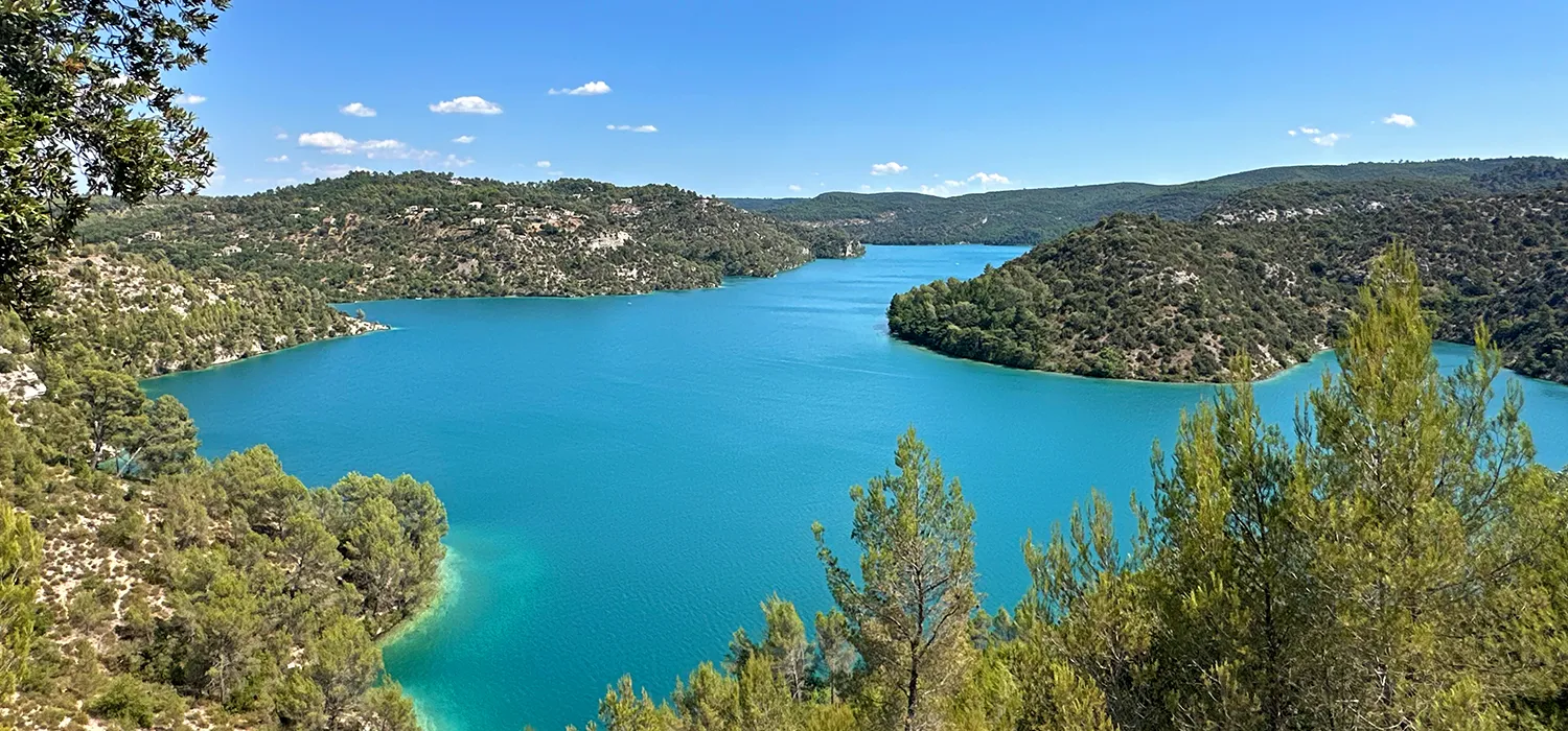 Le lac d'Esparron dans le Verdon, une pépite naturelle et sauvage