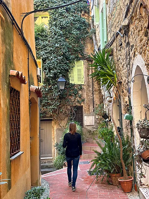 Visiter la partie haute du vieux-Menton