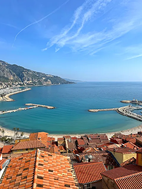 Vue sur la baie de Menton depuis le cimetière du Vieux Château