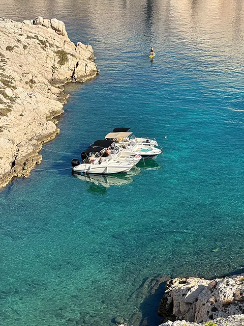 Louer un bateau pour visiter les îles du Frioul