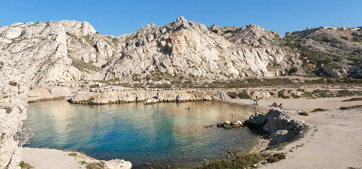 La plage de Morgiret au Frioul