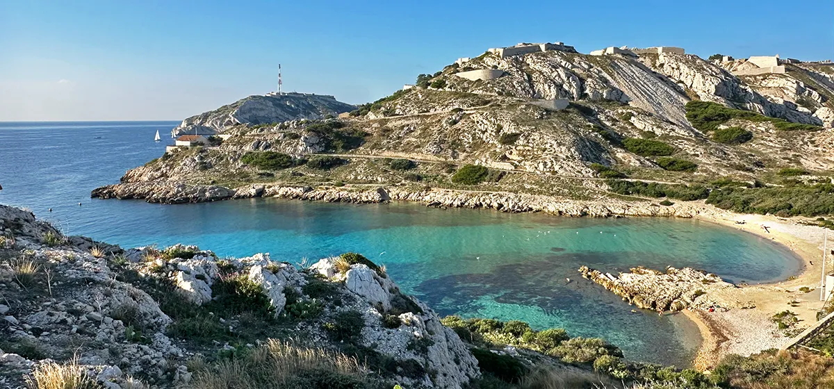 La fameuse plage Saint-Esteve sur l'île Ratonneau au Frioul