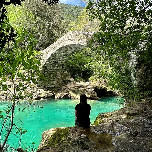 Le Pont des Tuves, un endroit féérique à visiter dans le sud de la France.