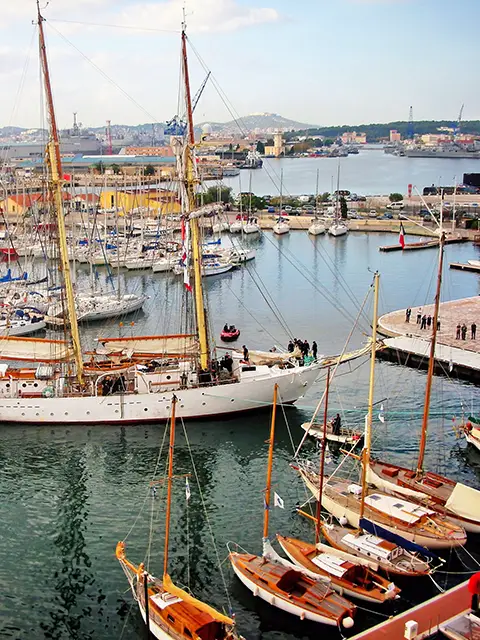 Le célèbre port de Toulon
