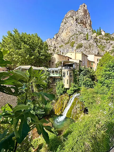 Moustiers-Sainte-Marie, le plus beau village du Verdon