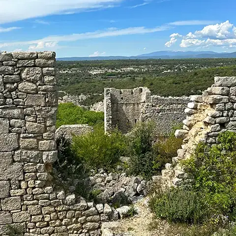 Vue sur les ruines du Fort de Buoux