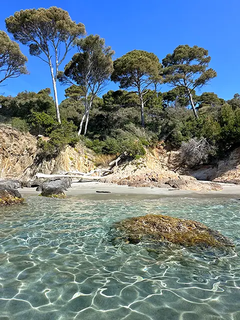 Crique à côté de la plage du Luxembourg