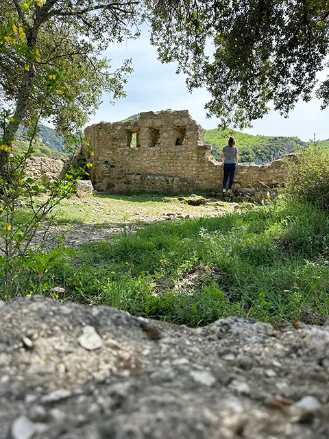 Admirer les vues spectaculaires qu'offre le Fort de Buoux